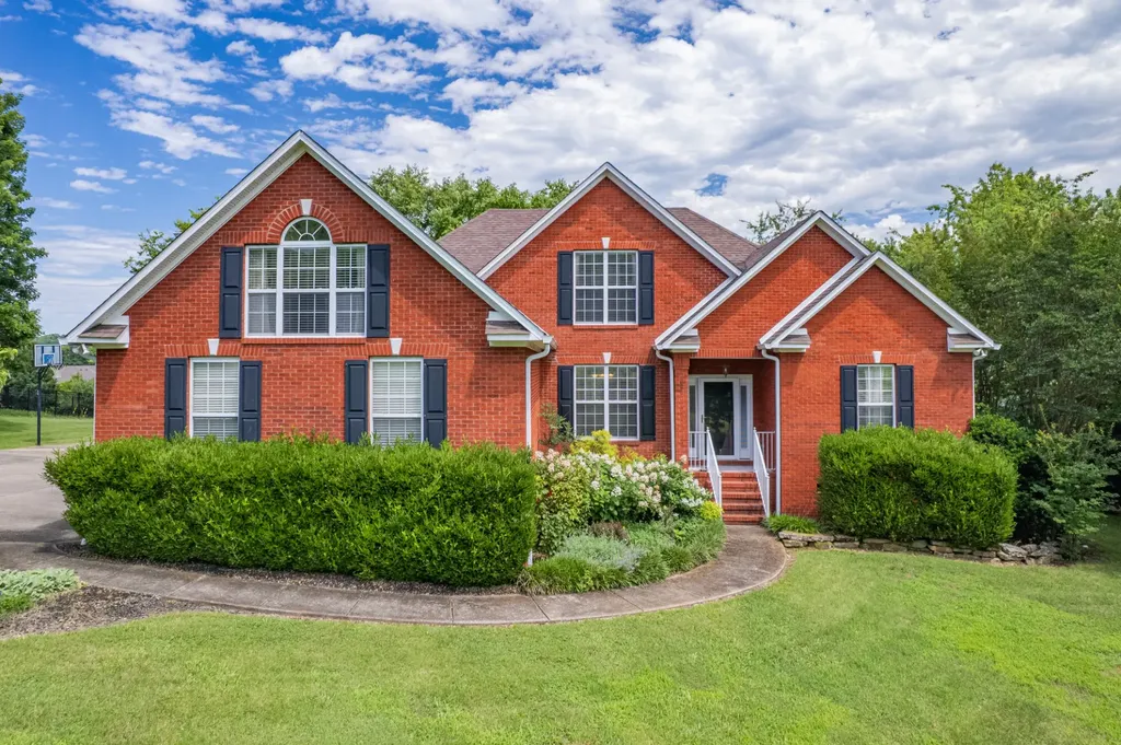 3004 Viewpointe Way Columbia TN 38401