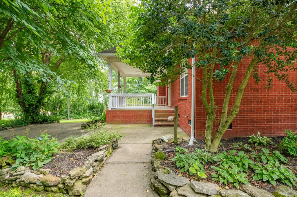 3004 Viewpointe Way Columbia TN 38401