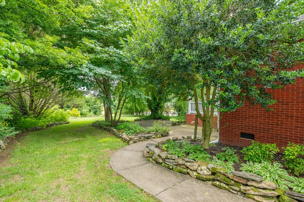 3004 Viewpointe Way Columbia TN 38401