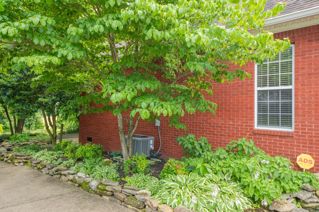 3004 Viewpointe Way Columbia TN 38401