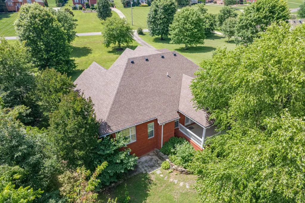 3004 Viewpointe Way Columbia TN 38401