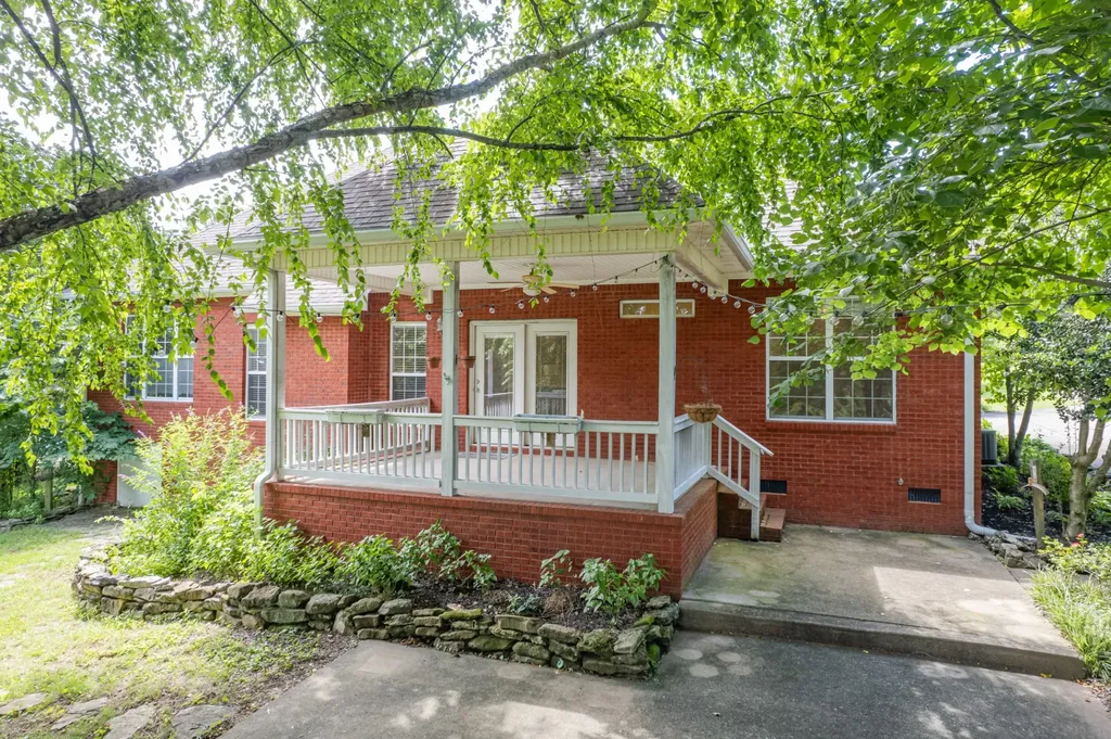 3004 Viewpointe Way Columbia TN 38401