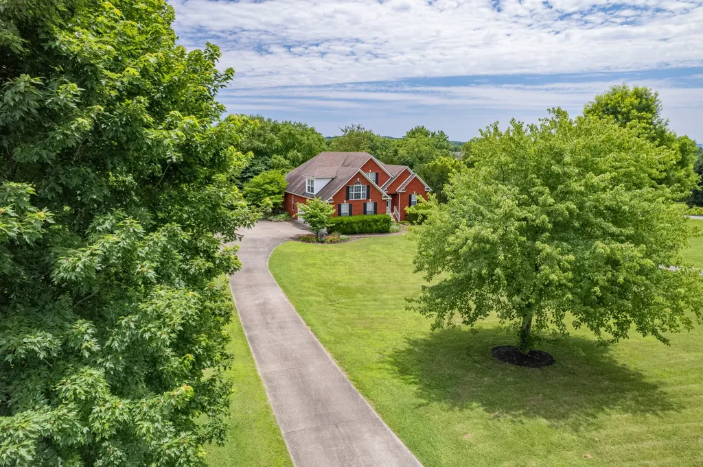 3004 Viewpointe Way Columbia TN 38401