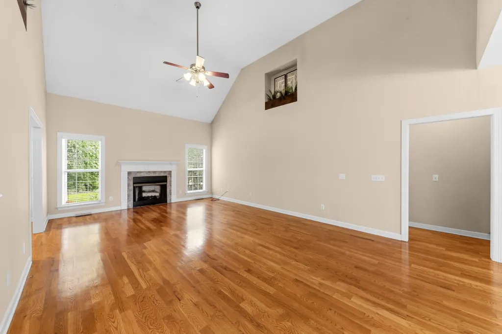3004 Viewpointe Way Columbia TN 38401