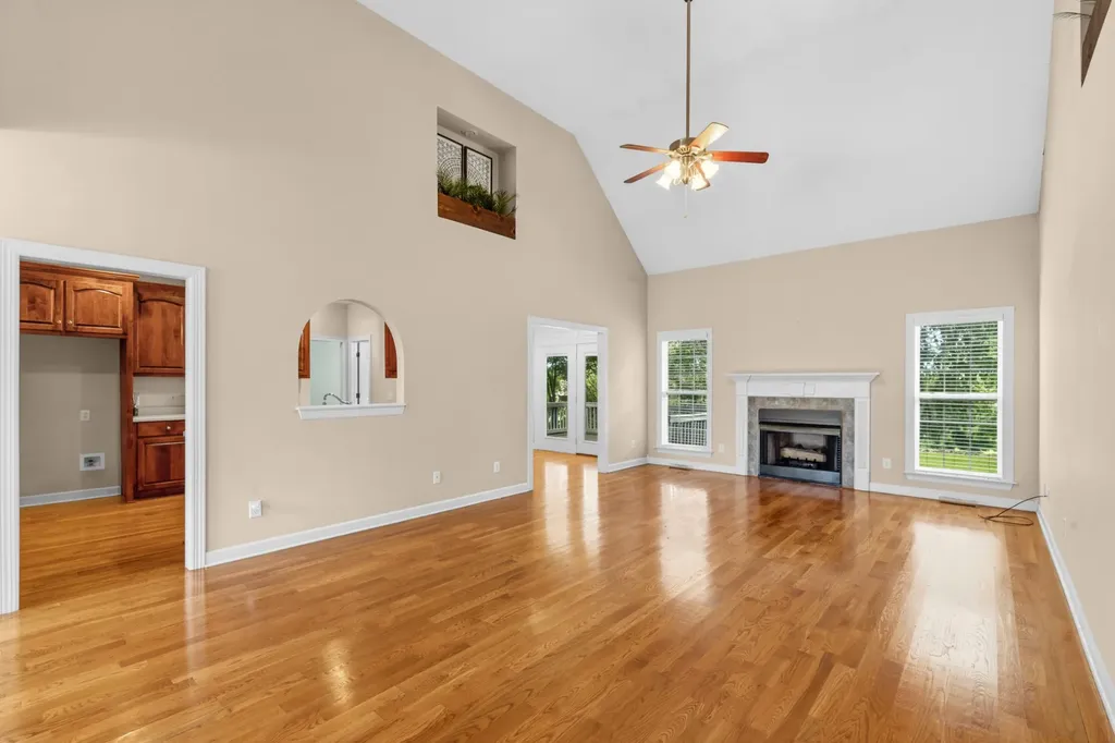 3004 Viewpointe Way Columbia TN 38401