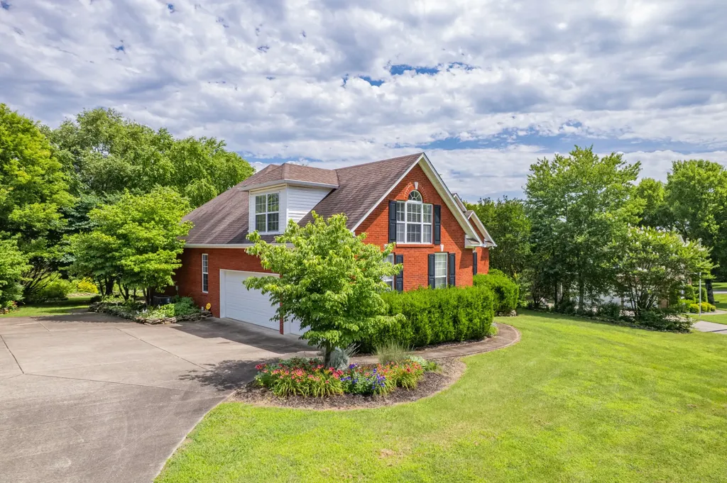 3004 Viewpointe Way Columbia TN 38401