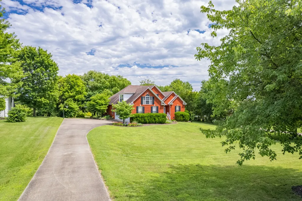3004 Viewpointe Way Columbia TN 38401