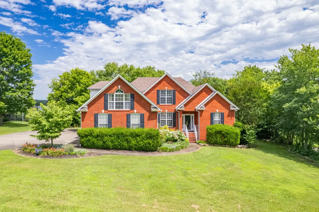 3004 Viewpointe Way Columbia TN 38401