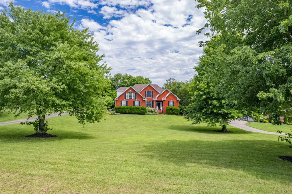 3004 Viewpointe Way Columbia TN 38401