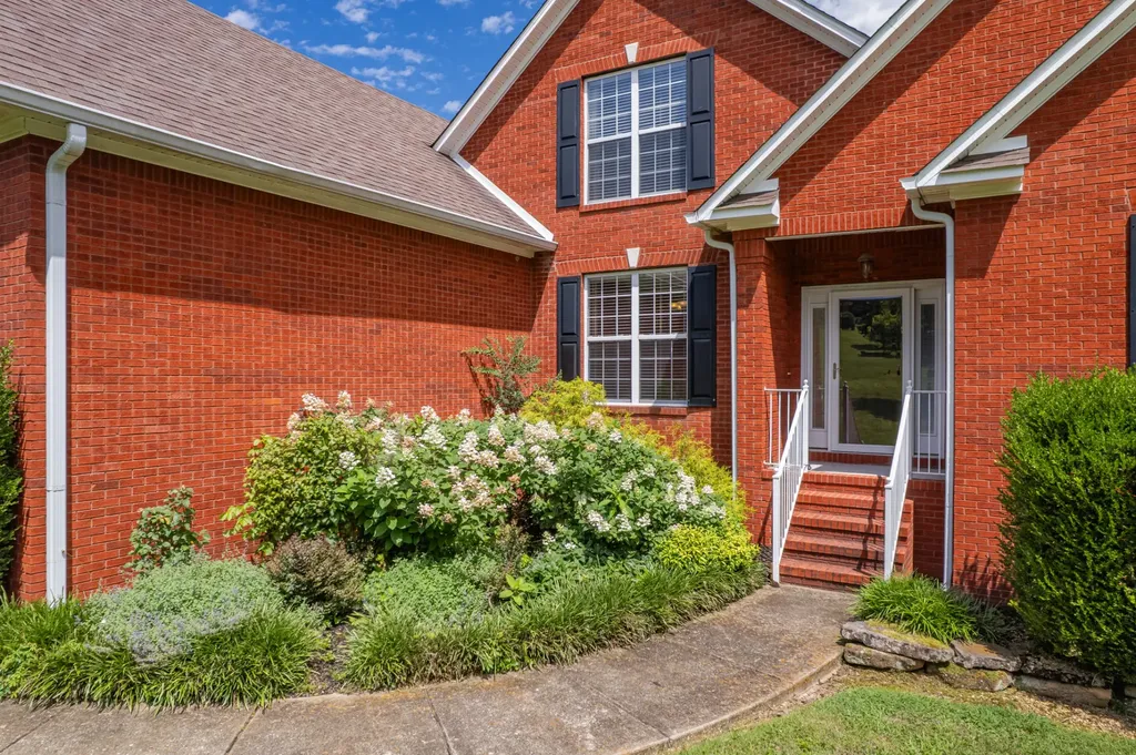 3004 Viewpointe Way Columbia TN 38401