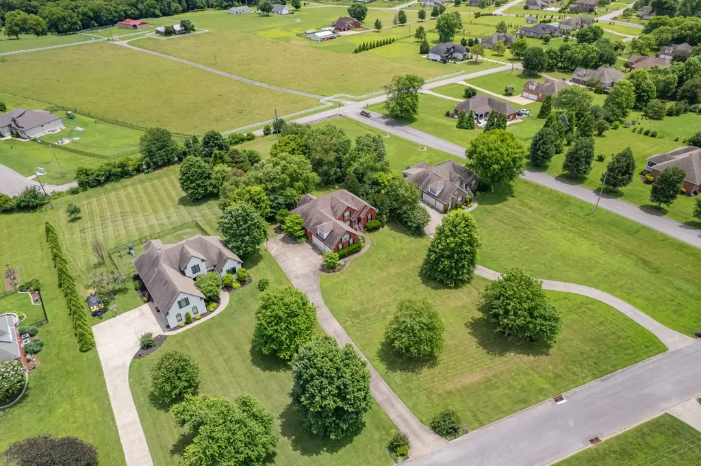 3004 Viewpointe Way Columbia TN 38401