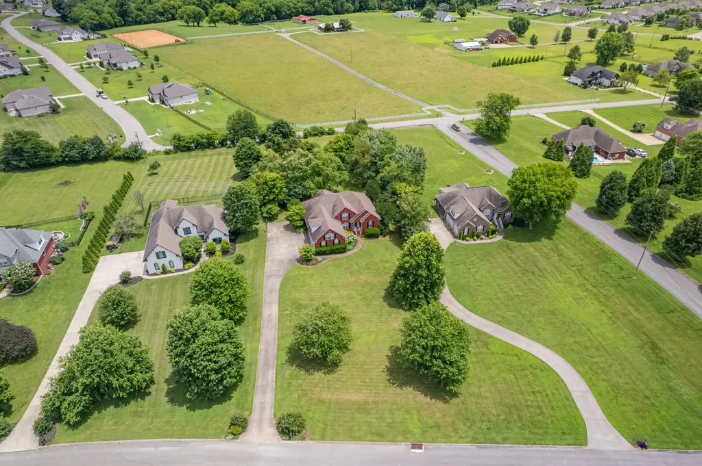 3004 Viewpointe Way Columbia TN 38401
