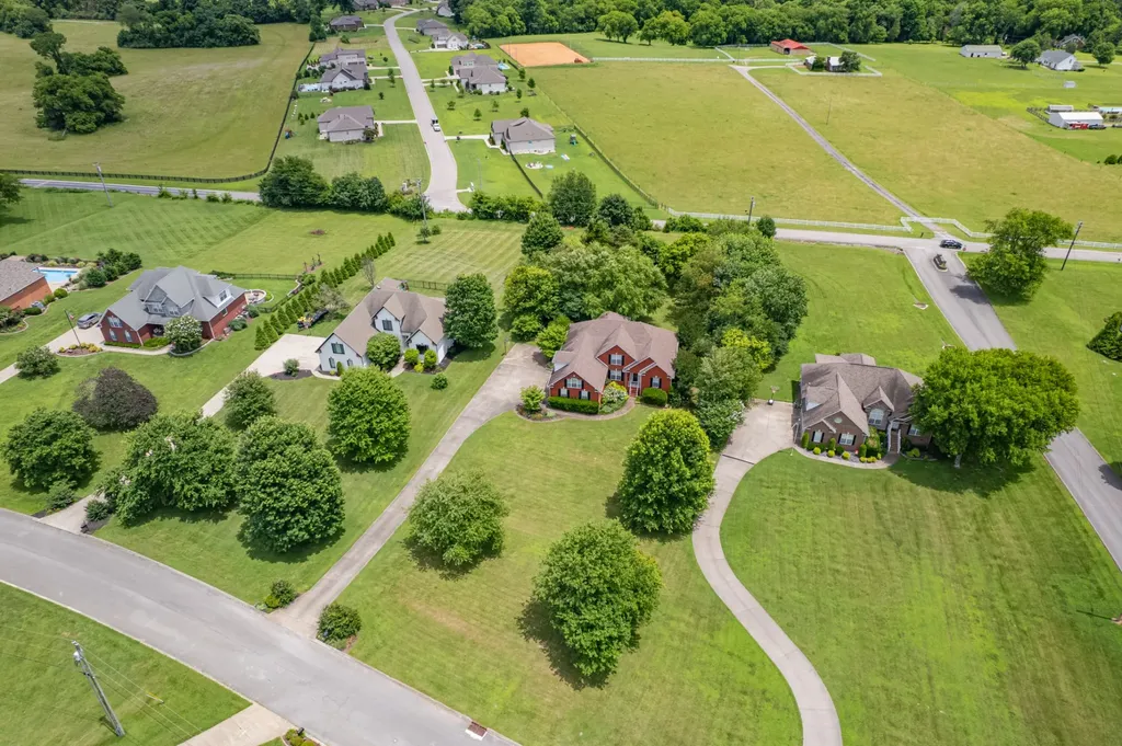 3004 Viewpointe Way Columbia TN 38401