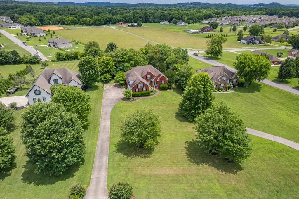 3004 Viewpointe Way Columbia TN 38401