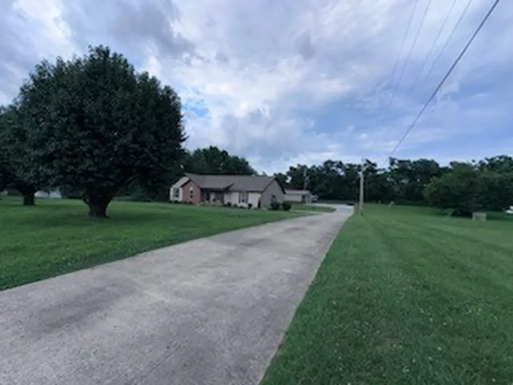 2205 Howell Road Greenbrier TN 37073