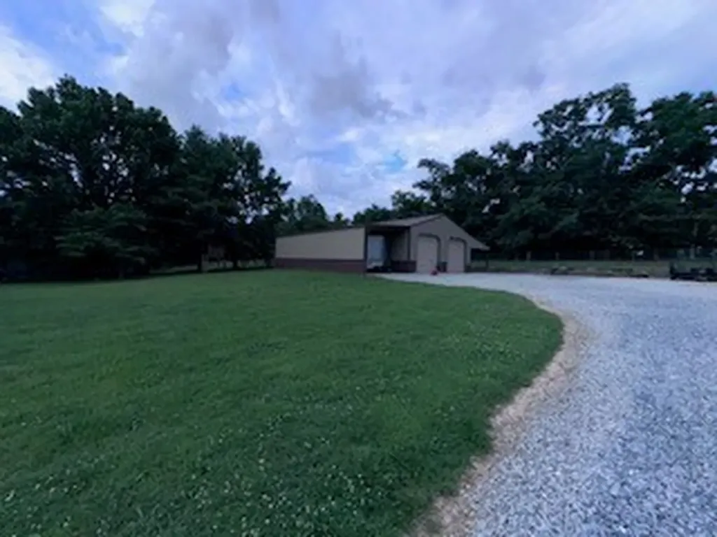 2205 Howell Road Greenbrier TN 37073