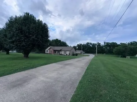 2205 Howell Road Greenbrier TN 37073