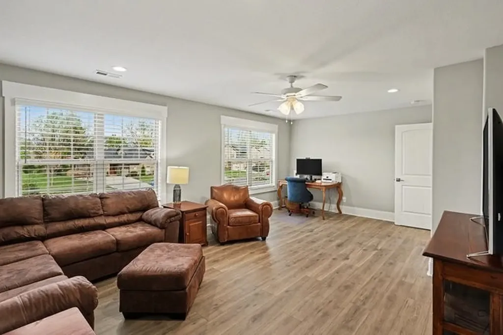1077 Veridian Drive Clarksville TN 37043