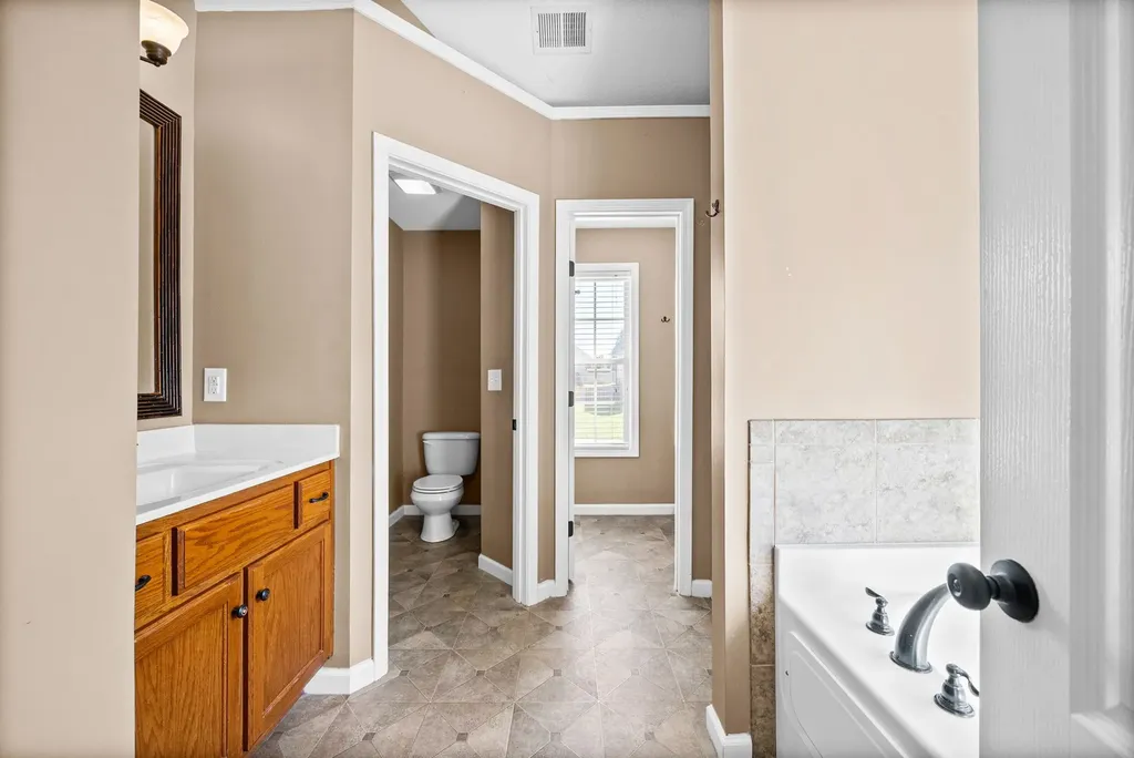 1604 Apache Way Clarksville TN 37042