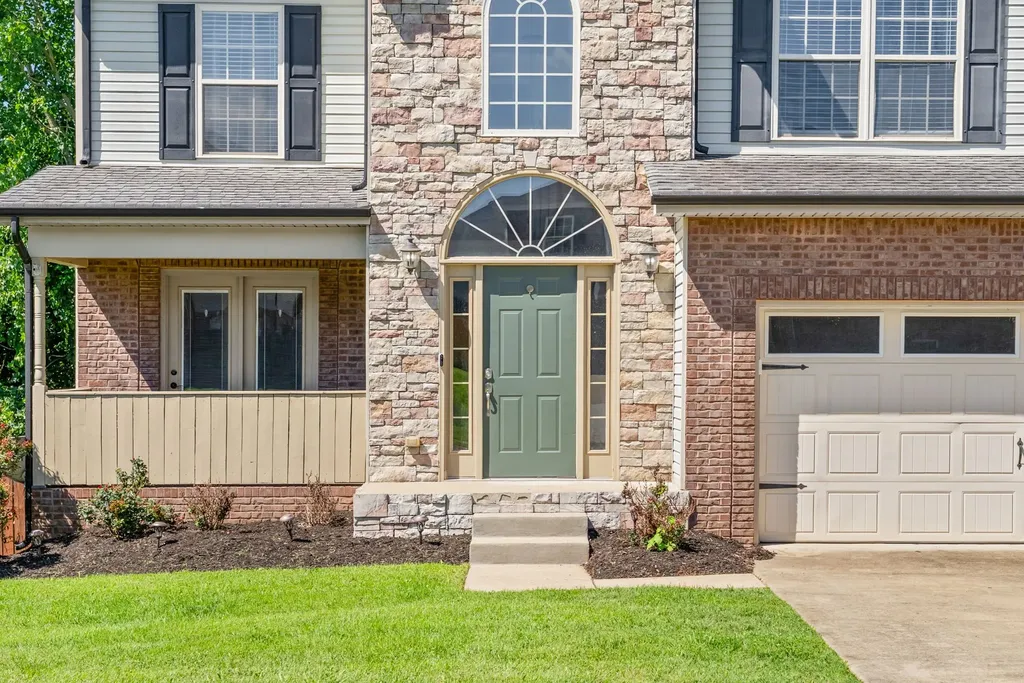 1604 Apache Way Clarksville TN 37042