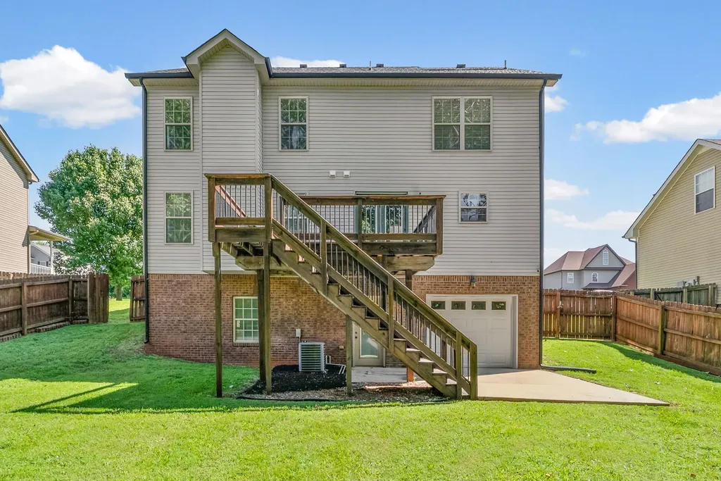 1604 Apache Way Clarksville TN 37042