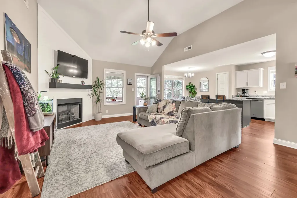 1213 Old Charlotte Trace Clarksville TN 37040
