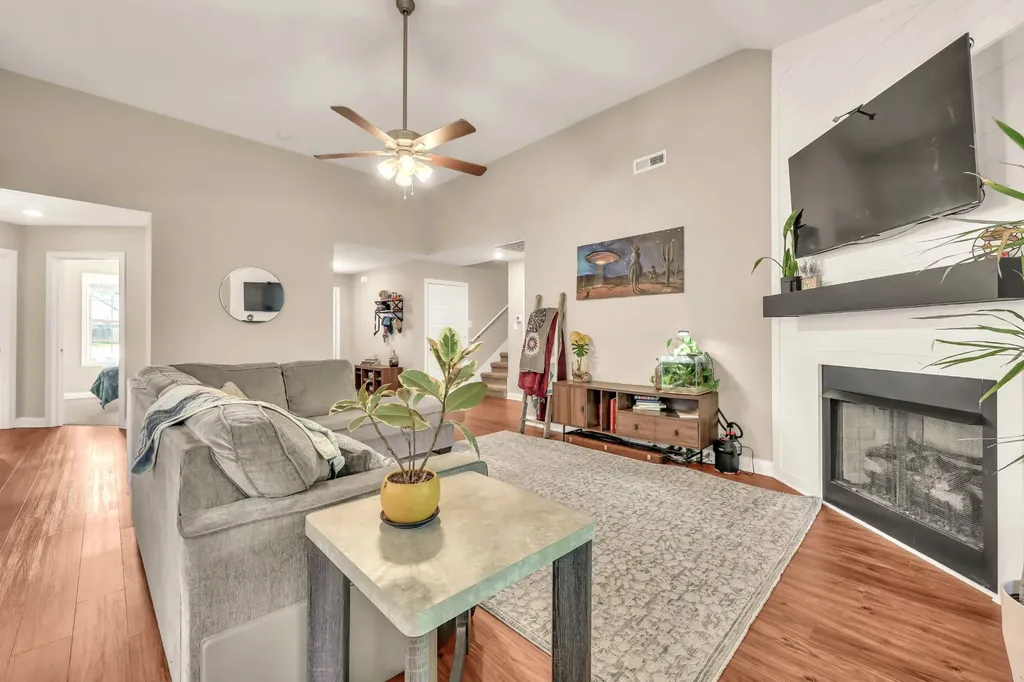 1213 Old Charlotte Trace Clarksville TN 37040