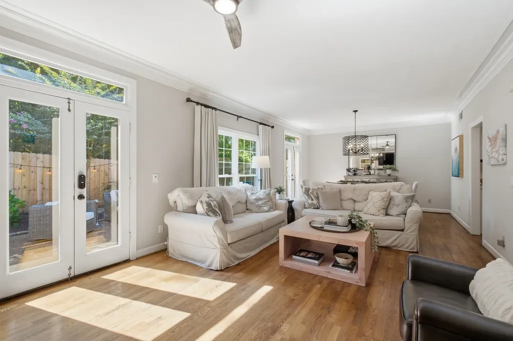 8 Sharonwood Drive Nashville TN 37215