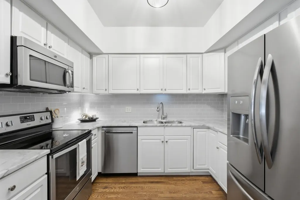 8 Sharonwood Drive Nashville TN 37215