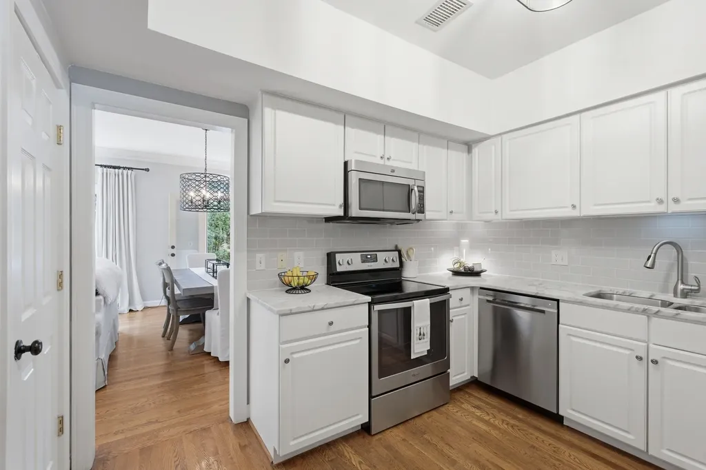 8 Sharonwood Drive Nashville TN 37215