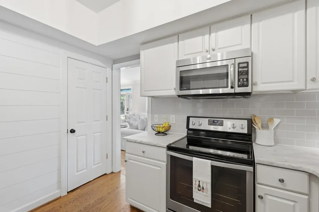 8 Sharonwood Drive Nashville TN 37215