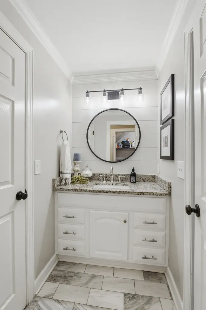 8 Sharonwood Drive Nashville TN 37215