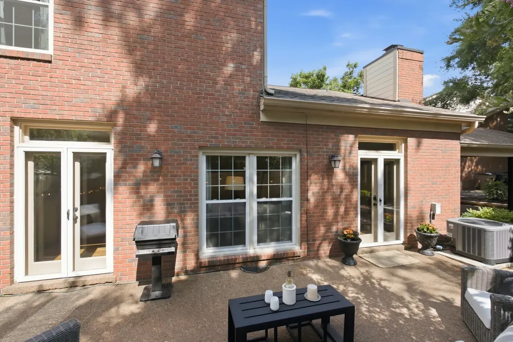 8 Sharonwood Drive Nashville TN 37215