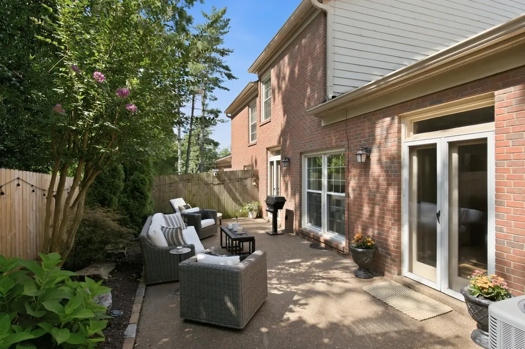 8 Sharonwood Drive Nashville TN 37215
