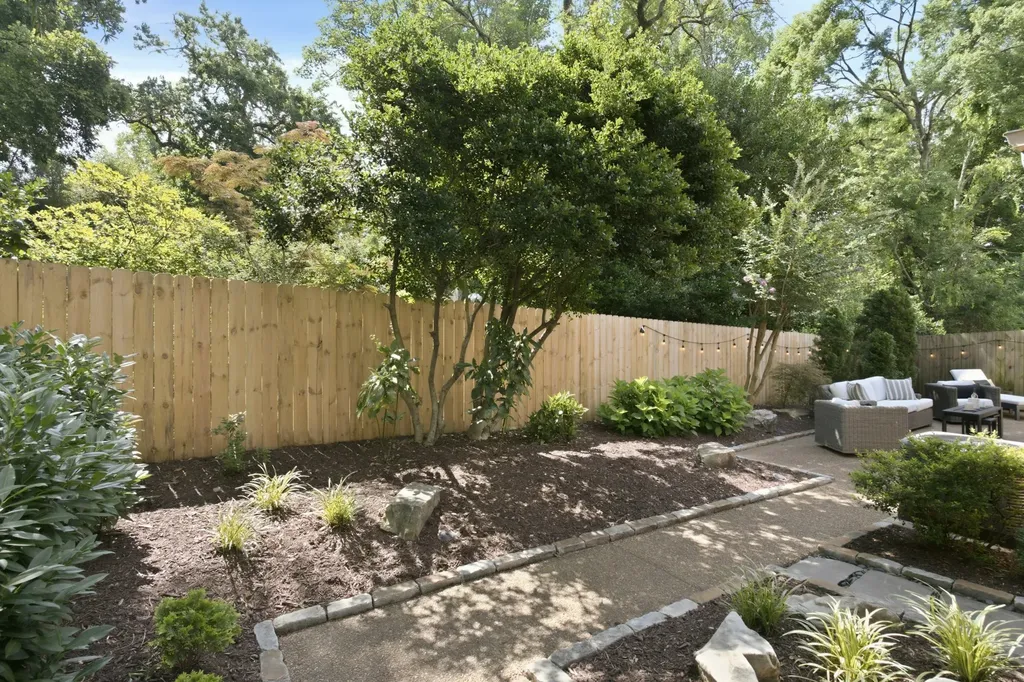 8 Sharonwood Drive Nashville TN 37215