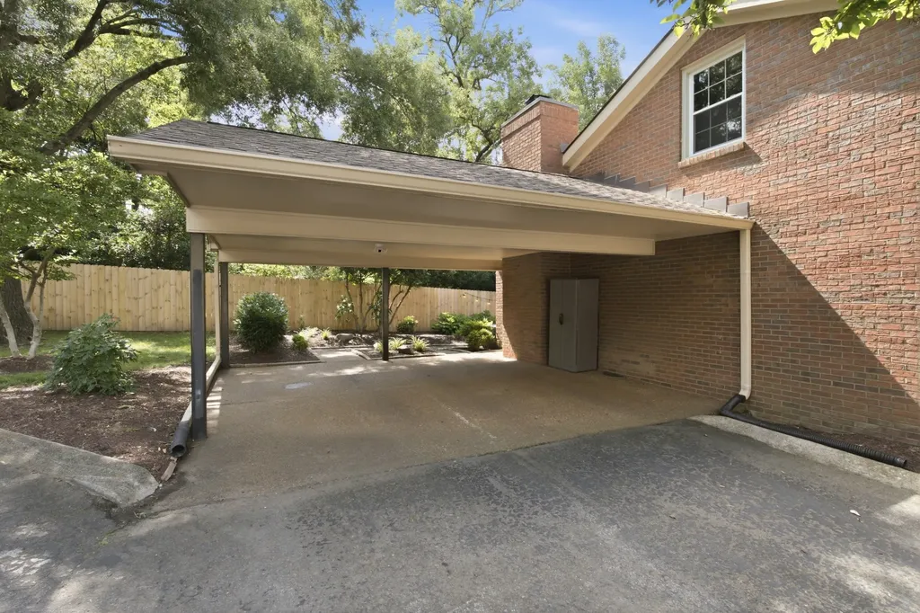 8 Sharonwood Drive Nashville TN 37215