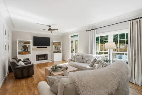 8 Sharonwood Drive Nashville TN 37215