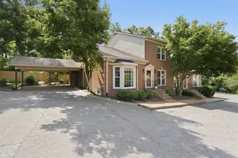 8 Sharonwood Drive Nashville TN 37215