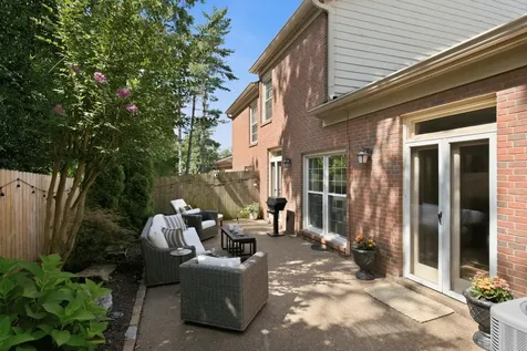 8 Sharonwood Drive Nashville TN 37215