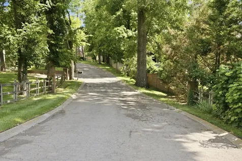 8 Sharonwood Drive Nashville TN 37215