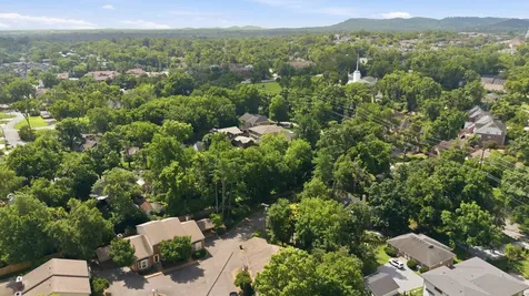 8 Sharonwood Drive Nashville TN 37215