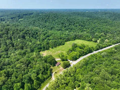 3846 Vernon Creek Cunningham TN 37052