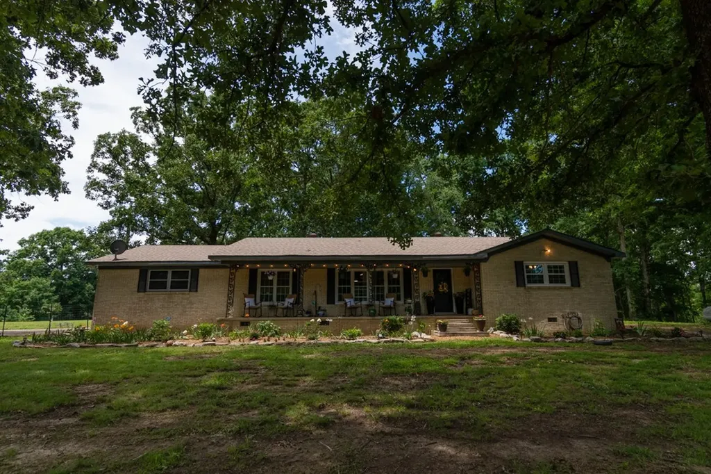 7636 Liberty Road Scotts Hill TN 38374