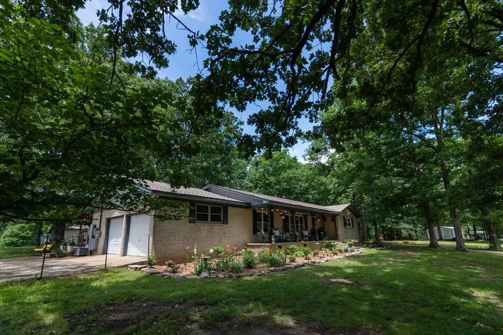 7636 Liberty Road Scotts Hill TN 38374