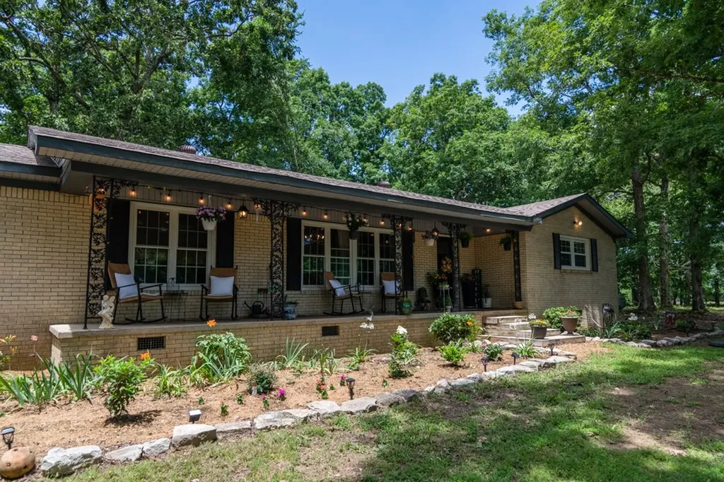 7636 Liberty Road Scotts Hill TN 38374