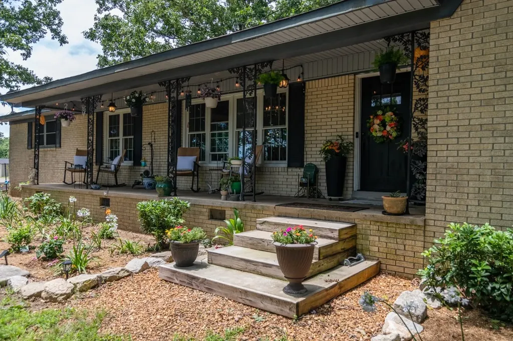 7636 Liberty Road Scotts Hill TN 38374