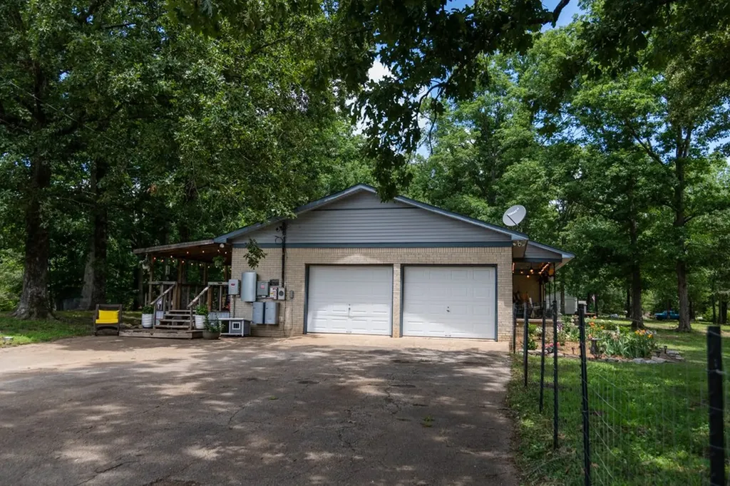 7636 Liberty Road Scotts Hill TN 38374