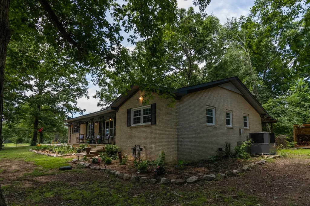 7636 Liberty Road Scotts Hill TN 38374