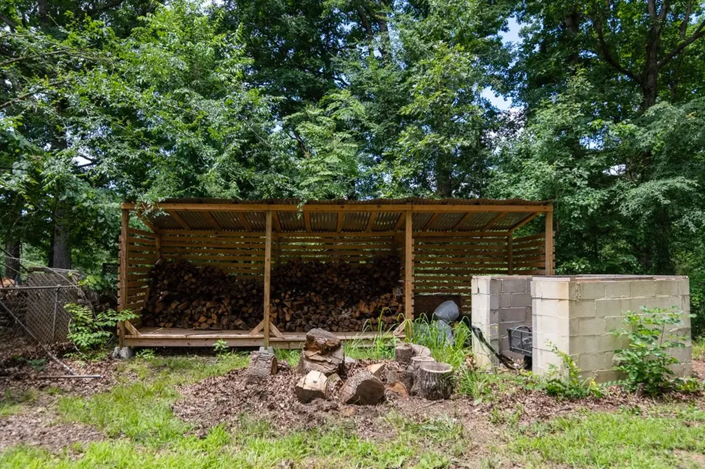7636 Liberty Road Scotts Hill TN 38374