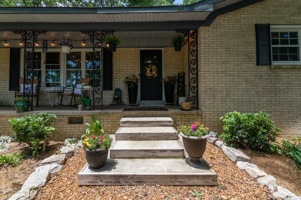 7636 Liberty Road Scotts Hill TN 38374